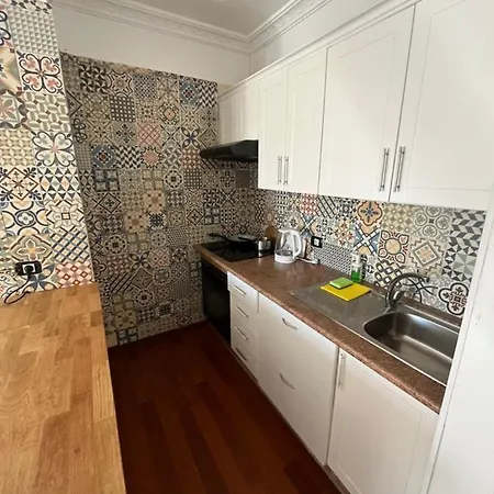 Central Apartment *